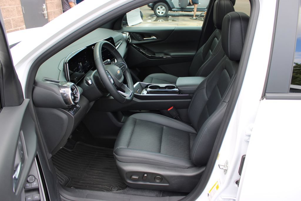 2025 Chevrolet Equinox LT - Photo 12