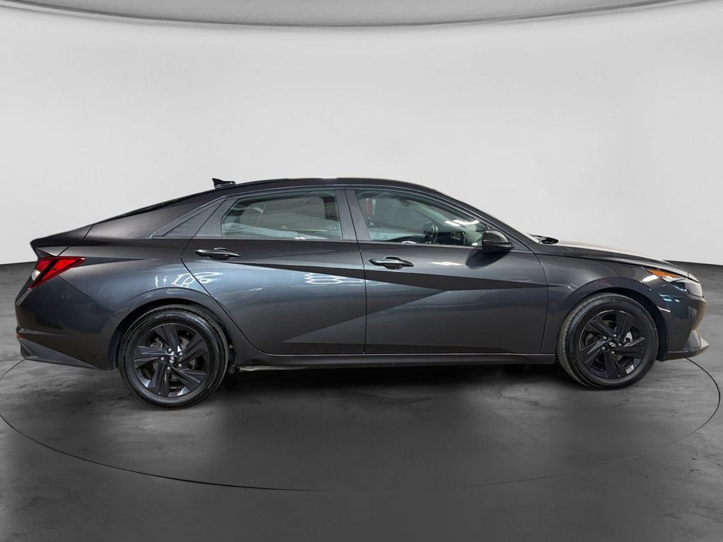 2021 Hyundai Elantra SEL - Photo 5
