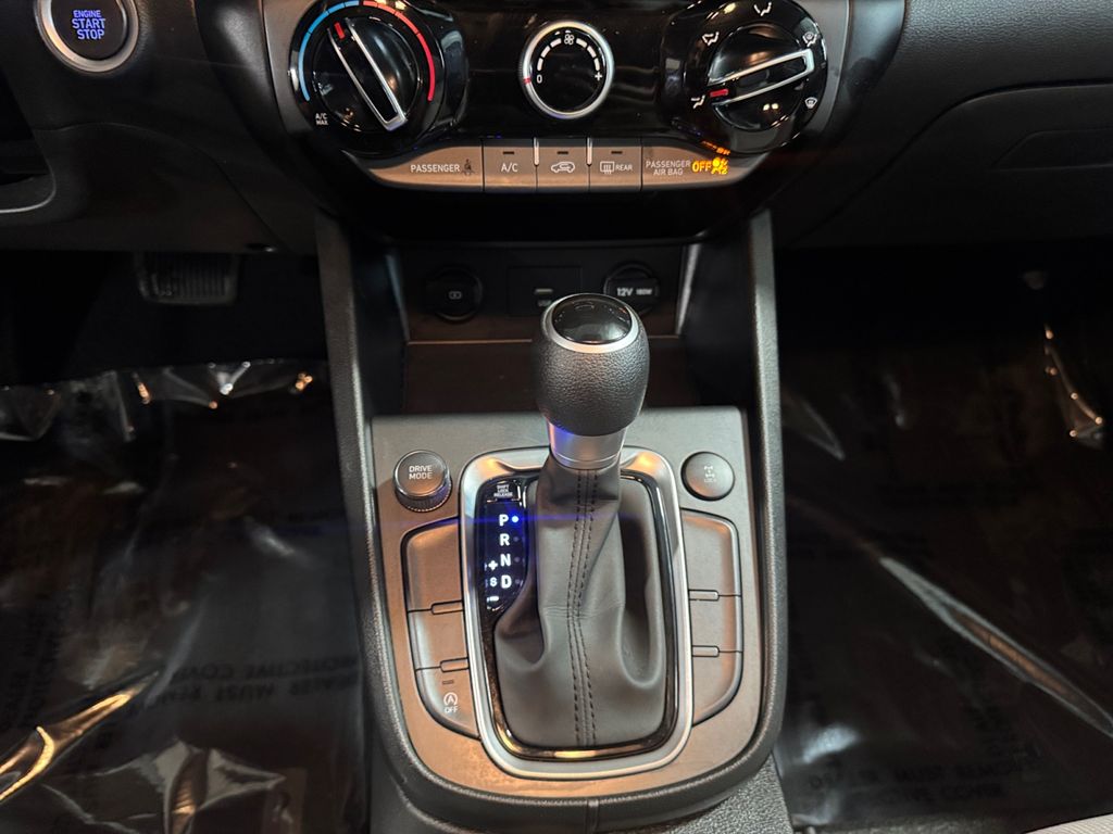 2022 Hyundai Kona SEL - Photo 16
