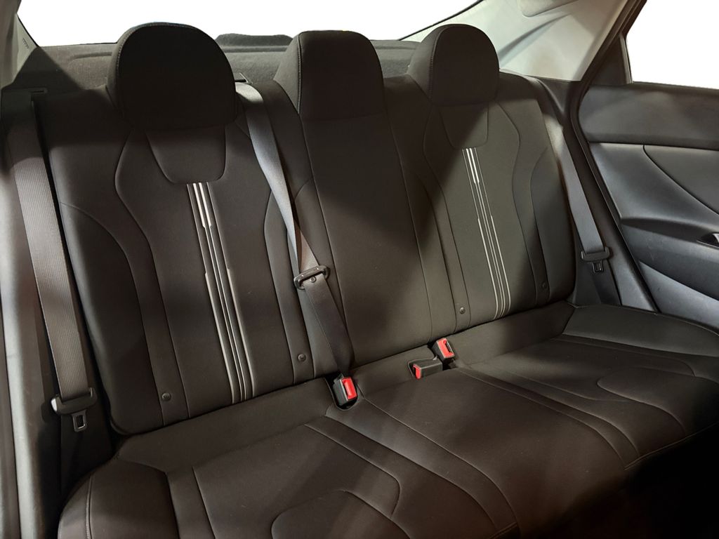 2021 Hyundai Elantra SEL - Photo 20