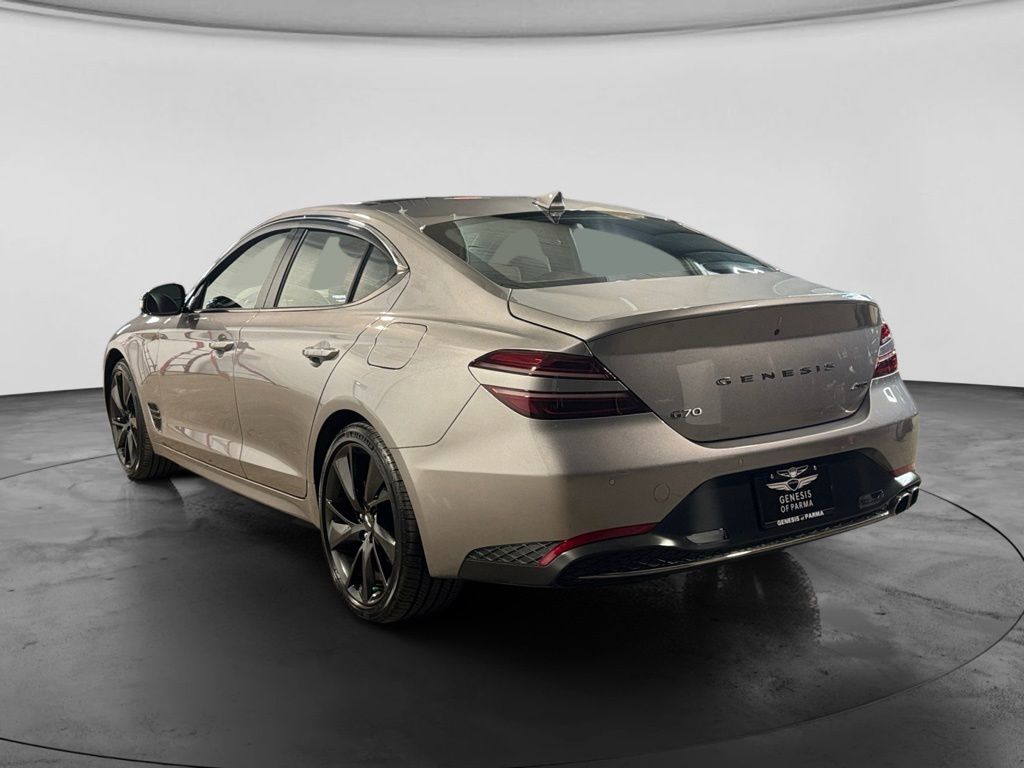 2023 GENESIS G70 Standard - Photo 7