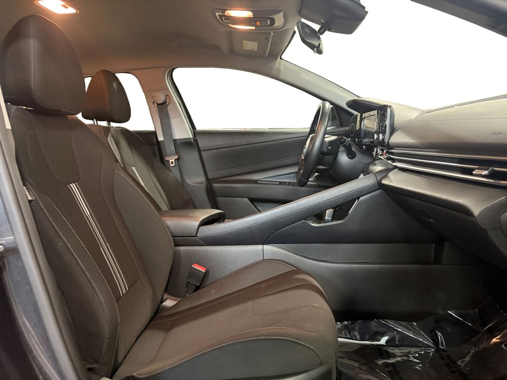 2021 Hyundai Elantra SEL - Photo 19