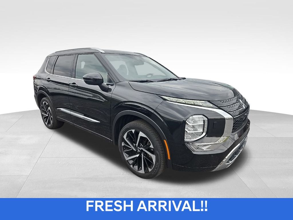 2022 Mitsubishi Outlander SEL Special Edition's photo