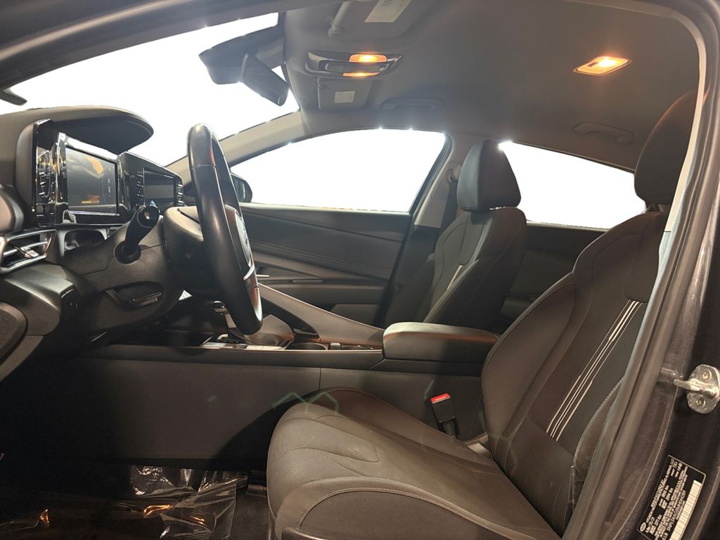 2021 Hyundai Elantra SEL - Photo 13