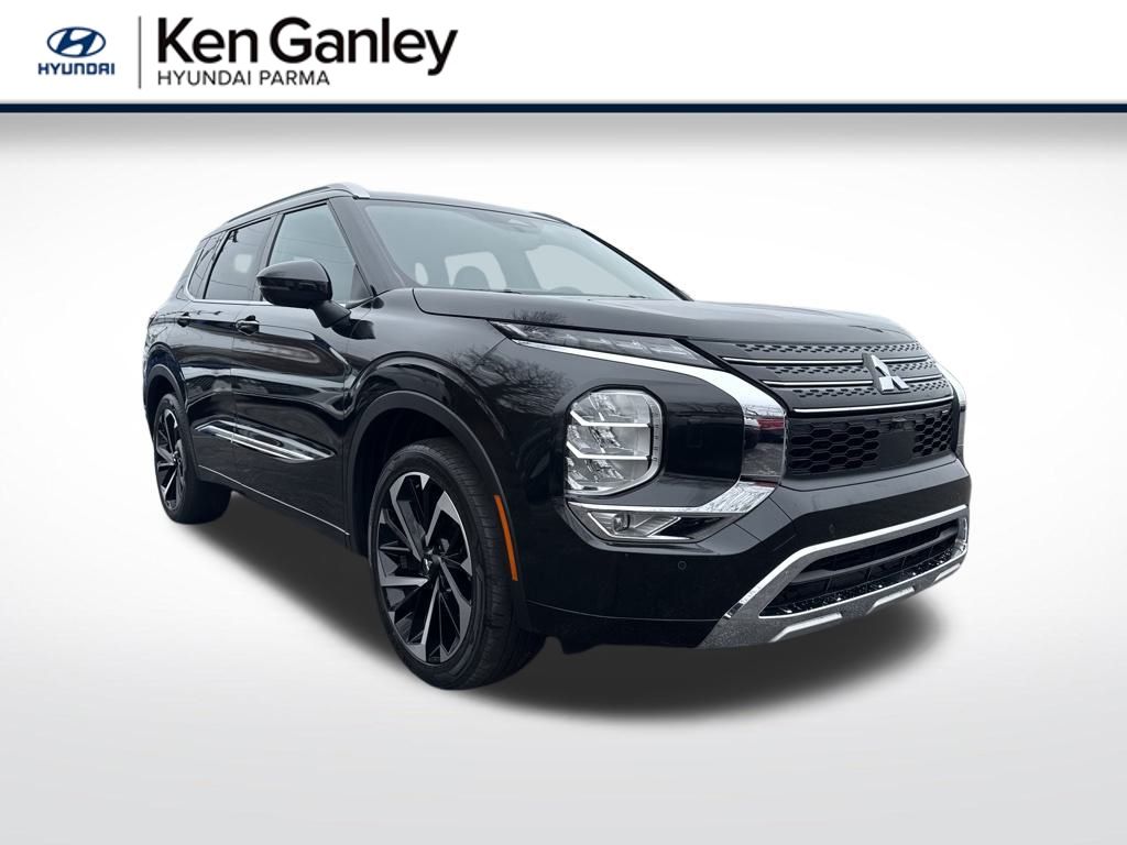 2022 Mitsubishi Outlander SEL Special Edition's photo