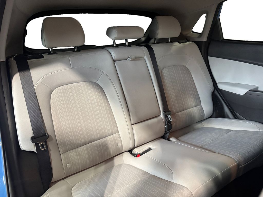 2022 Hyundai Kona SEL - Photo 18