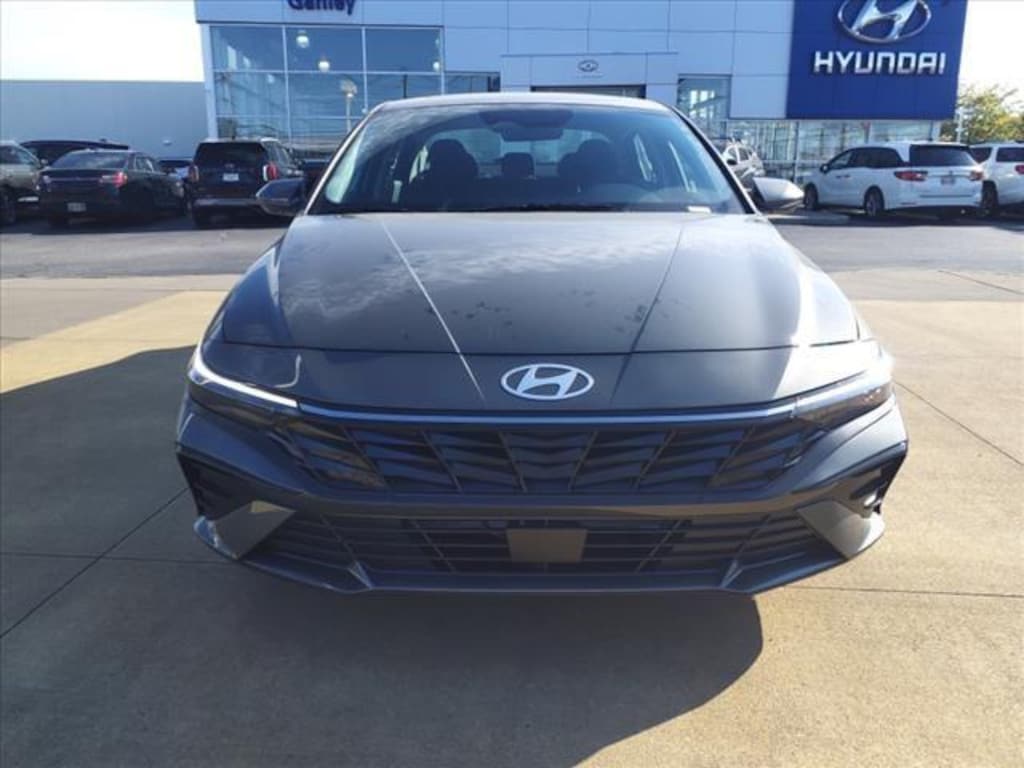 New 2025 Hyundai Elantra SEL Convenience Sedan