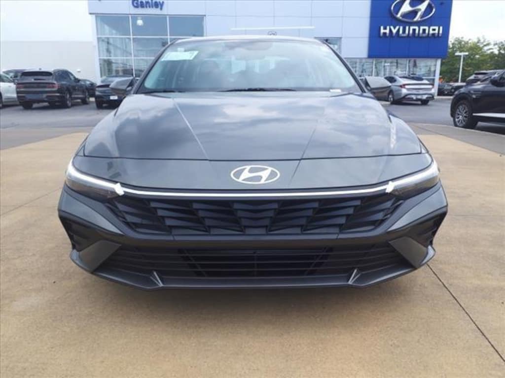 New 2024 Hyundai Elantra SEL Sedan
