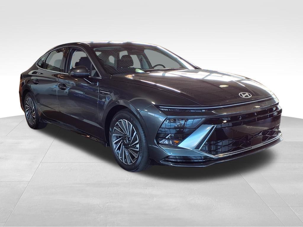 New 2025 Hyundai Sonata Hybrid SEL Sedan