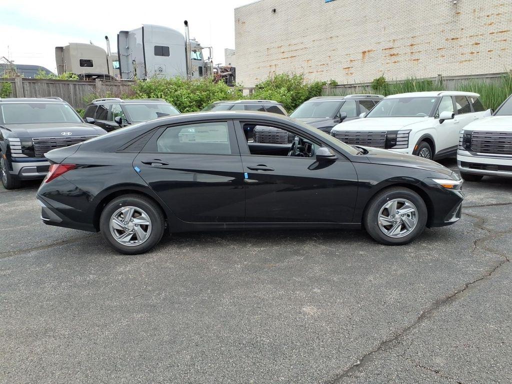New 2026 Hyundai Elantra SE Sedan