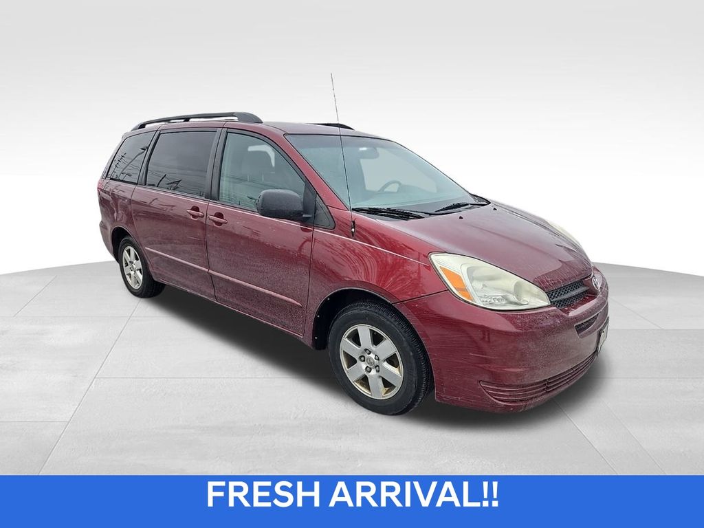 2005 Toyota Sienna LE's photo