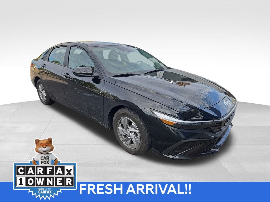 2024 Hyundai Elantra SE