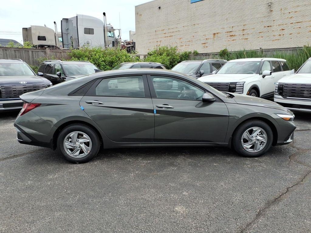 New 2026 Hyundai Elantra SE Sedan