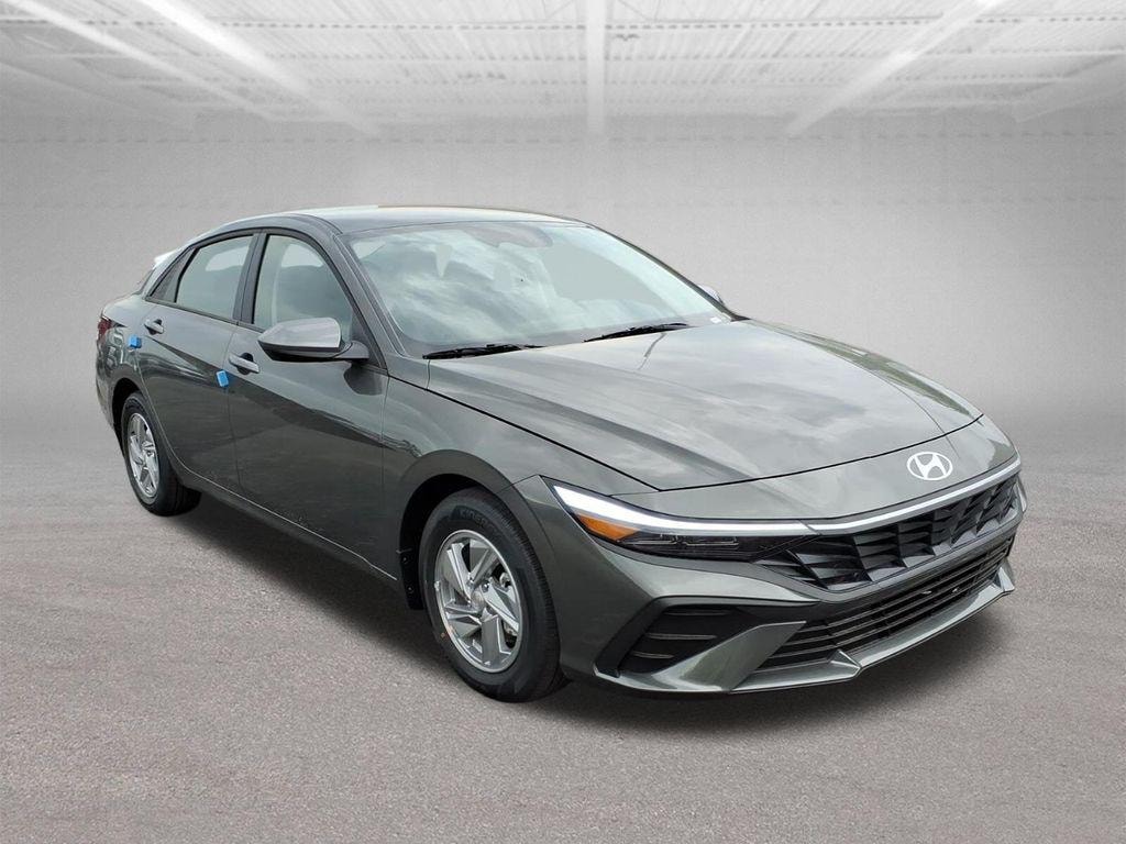 New 2026 Hyundai Elantra SE Sedan
