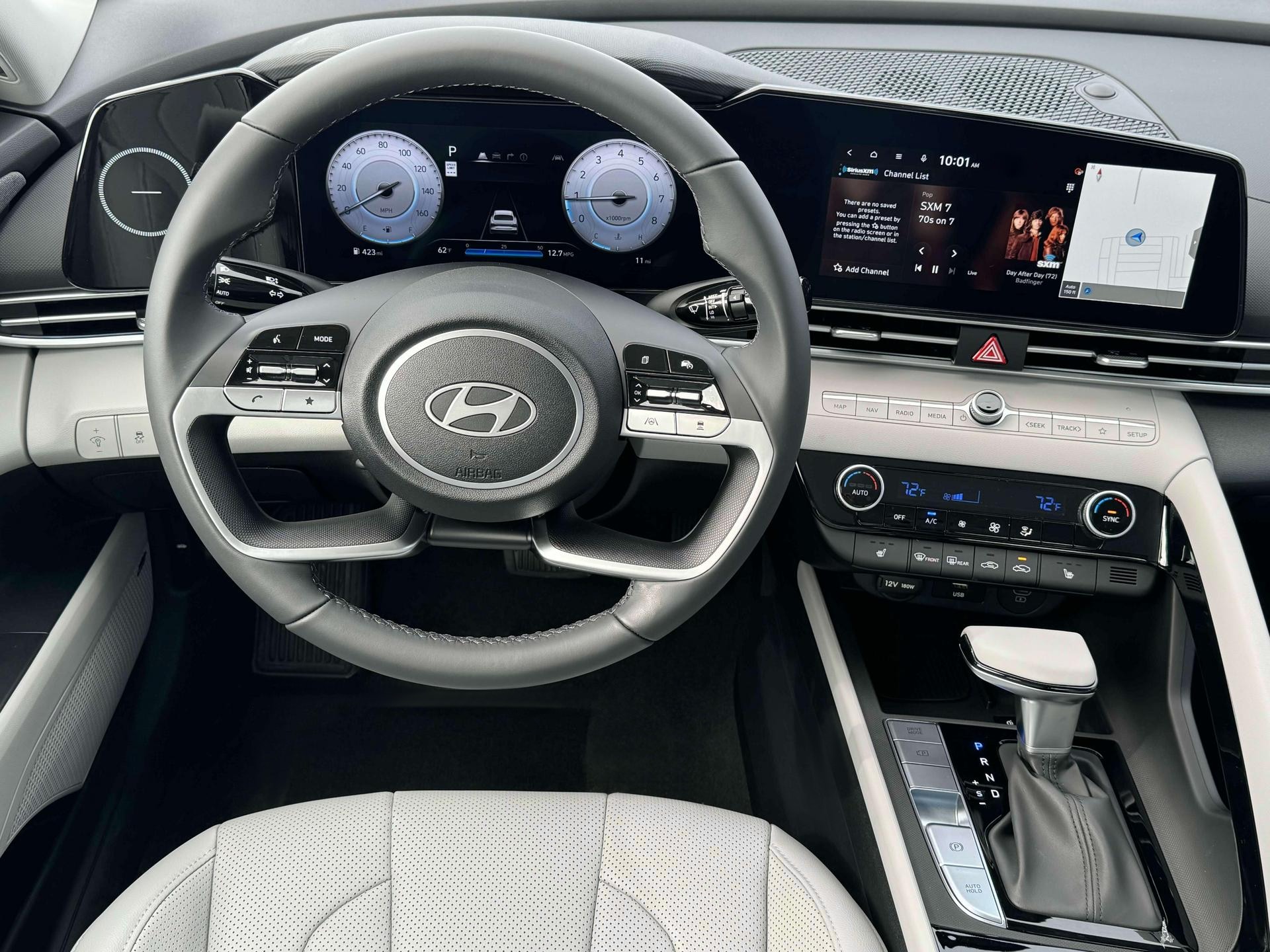 2025 Hyundai Elantra Limited - Photo 17