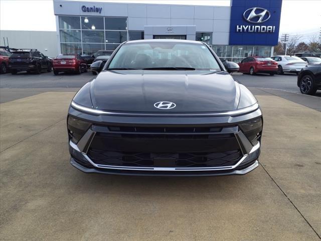 2025 Hyundai Sonata Hybrid SEL photo 2