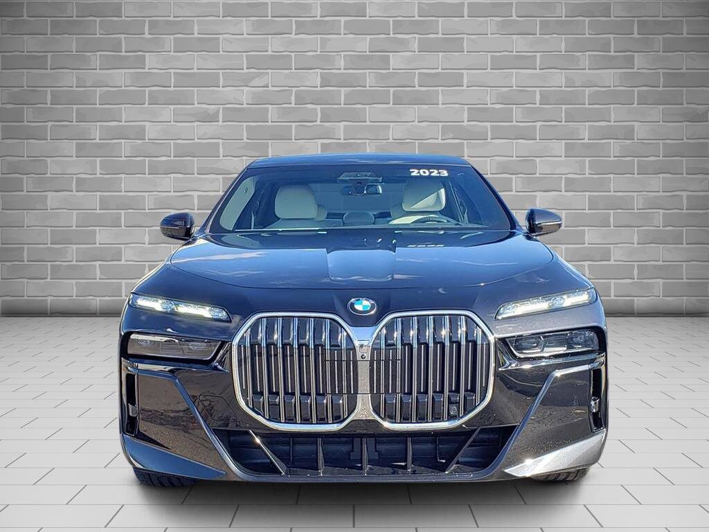 2023 Bmw 740i 7-series photo 2