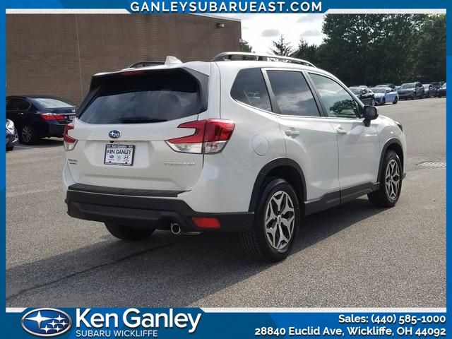 2022 Subaru Forester Premium photo 4