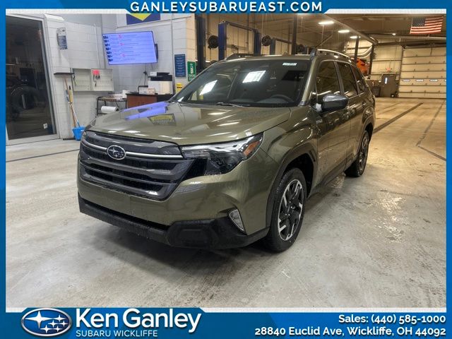 2025 Subaru Forester Premium's photo