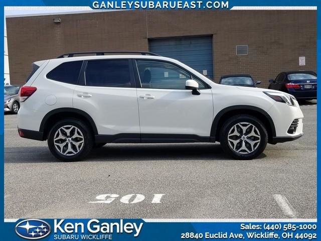 2022 Subaru Forester Premium photo 3
