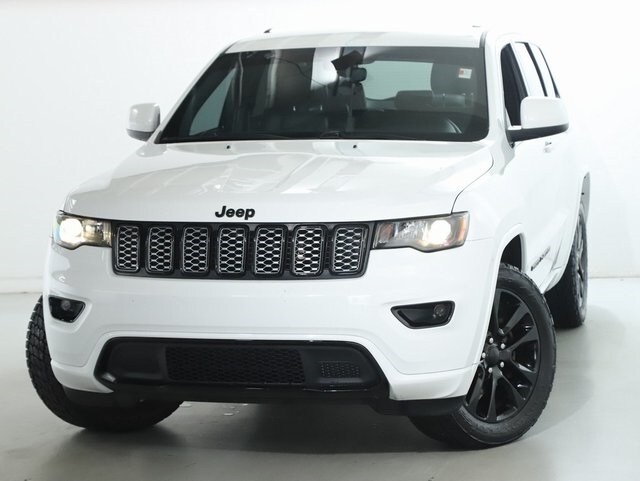 2020 Jeep Grand Cherokee Altitude photo 3