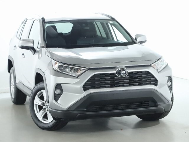 2019 Toyota RAV4 XLE photo 2