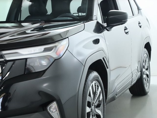 2025 Subaru Forester Touring photo 4