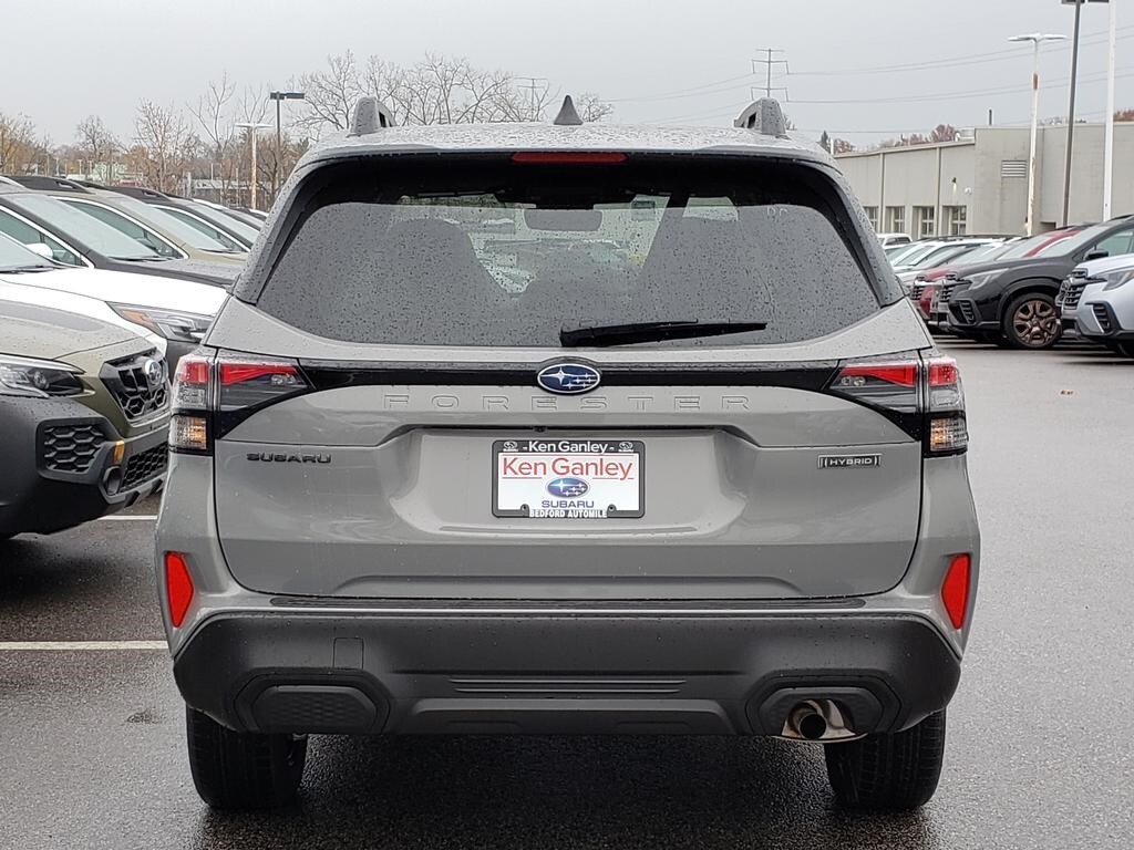 2025 Subaru Forester Premium photo 4
