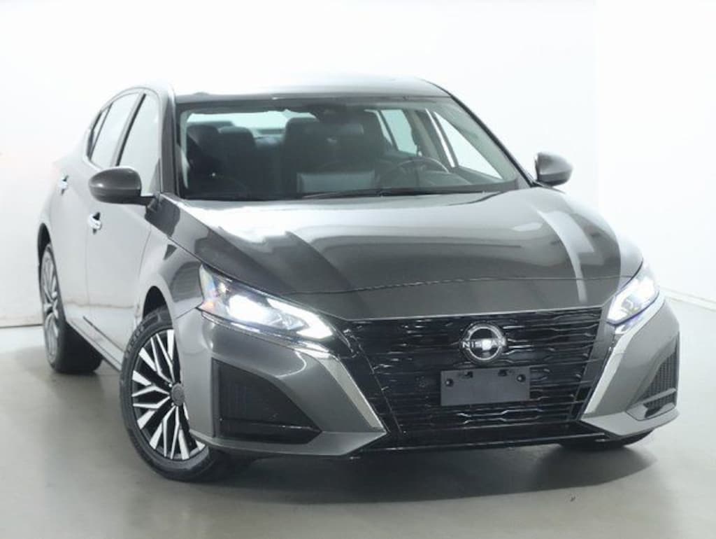 Used 2024 Nissan Altima 2.5 SV Sedan