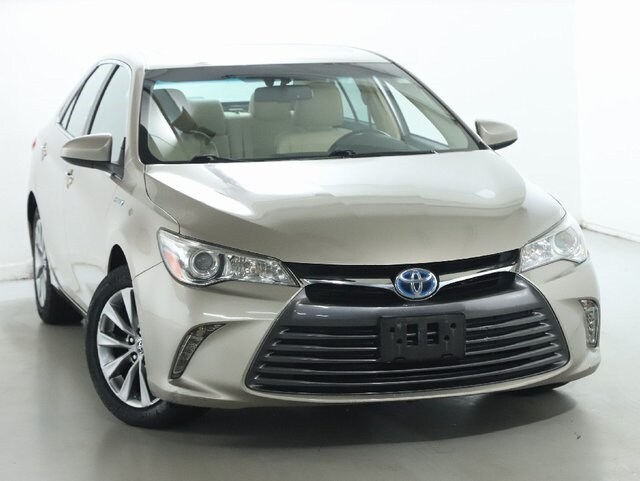2015 Toyota Camry Hybrid XLE photo 2