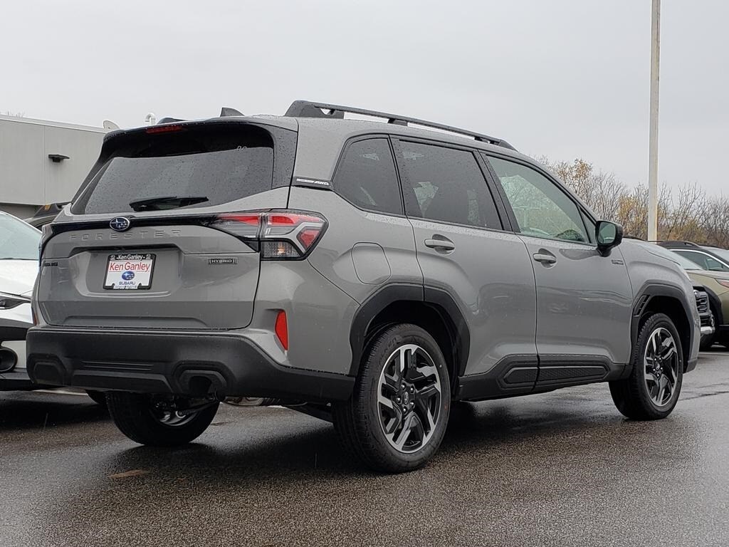 2025 Subaru Forester Premium photo 3