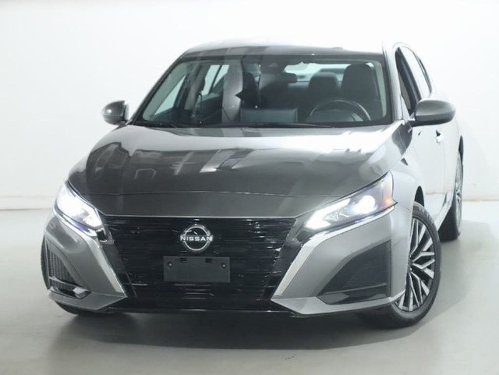 Used 2024 Nissan Altima 2.5 SV Sedan