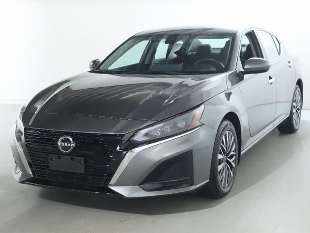 Used 2024 Nissan Altima 2.5 SV Sedan