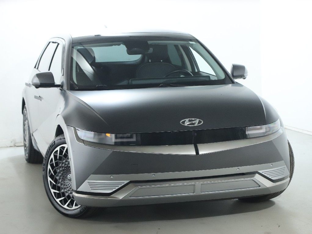 Used 2022 Hyundai IONIQ 5 Limited with VIN KM8KRDAF4NU104009 for sale in Bedford, OH