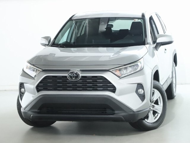 2019 Toyota RAV4 XLE photo 3