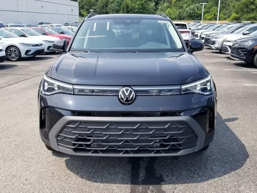 New 2026 Volkswagen Taos 1.5T SE Black SUV