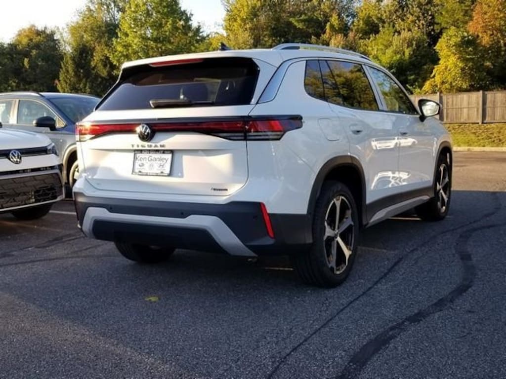 New 2025 Volkswagen Tiguan 2.0T SE SUV