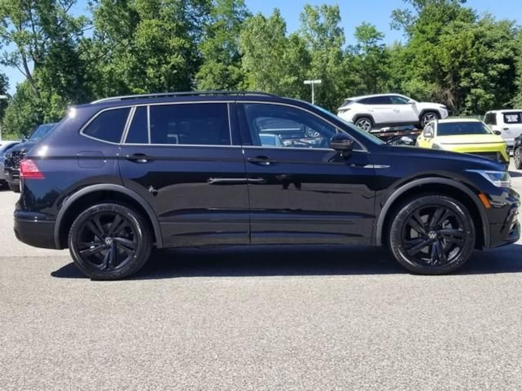 Certified 2023 Volkswagen Tiguan 2.0T SE R-Line Black SUV