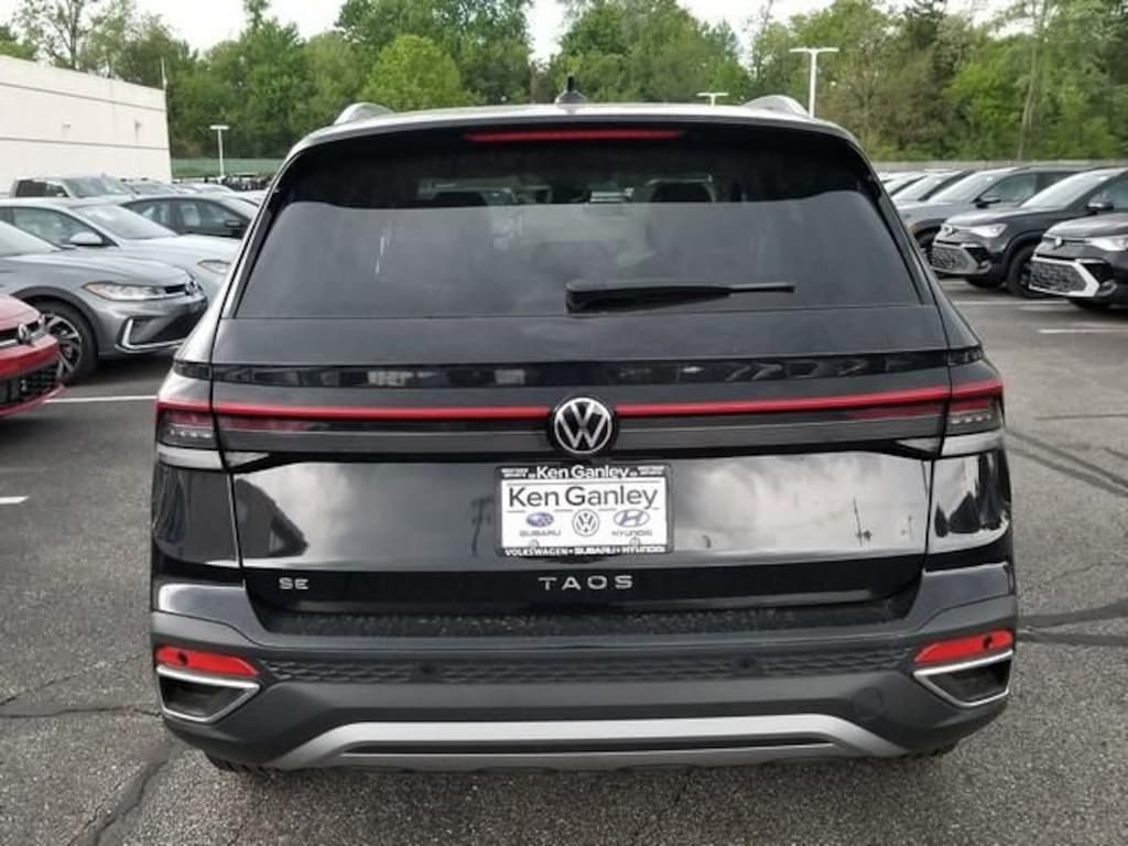 New 2026 Volkswagen Taos 1.5T SE SUV