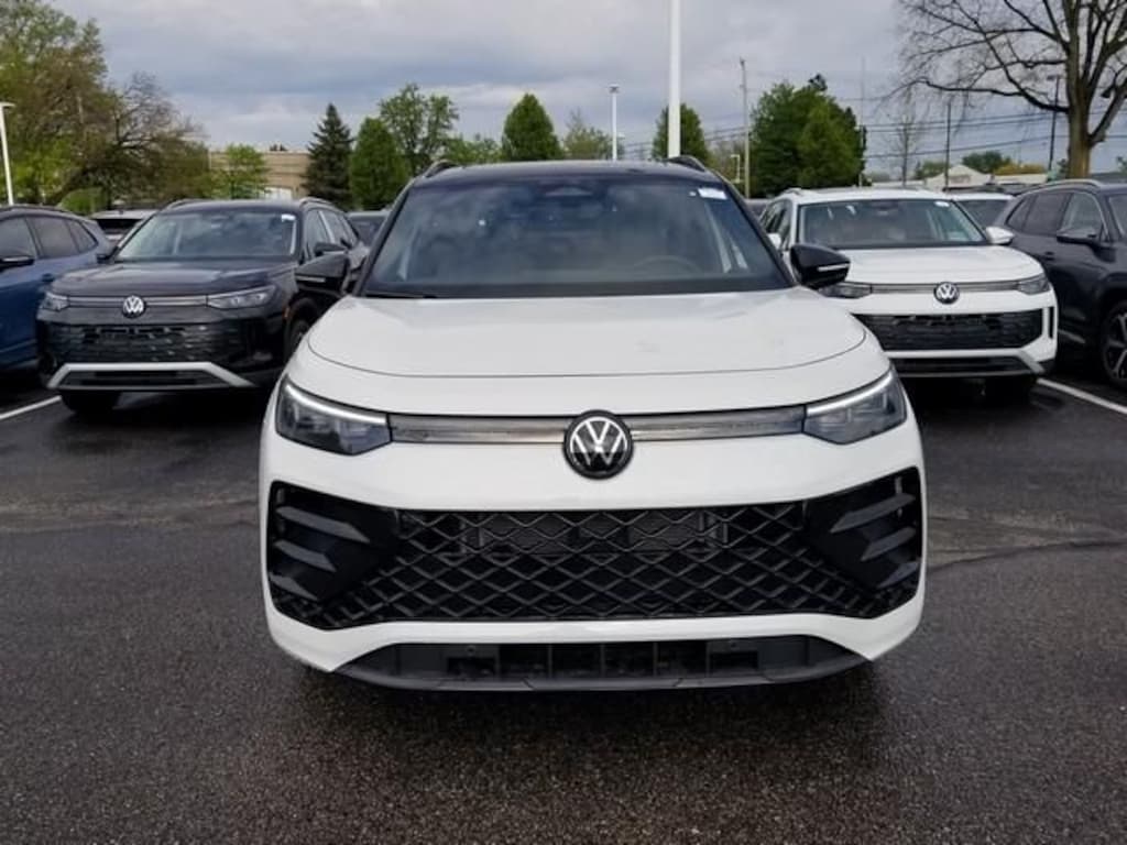 New 2026 Volkswagen Tiguan 2.0T SE R-Line Black SUV
