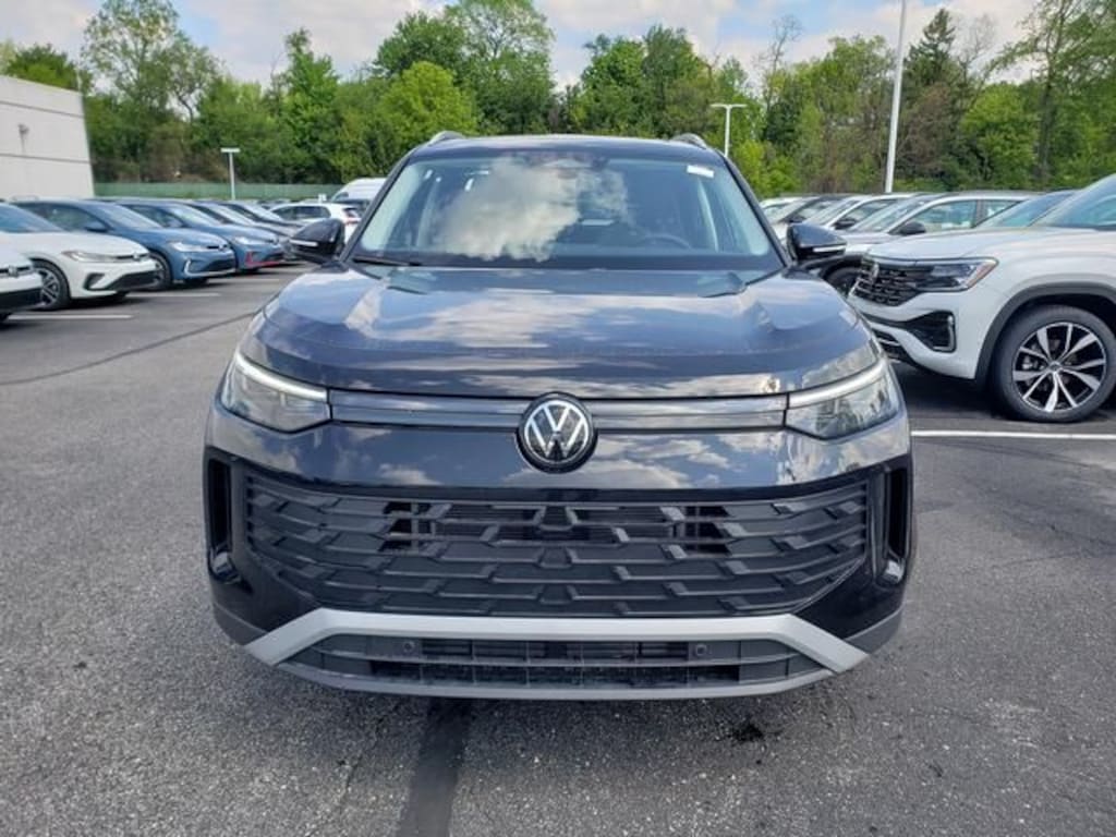 New 2026 Volkswagen Tiguan 2.0T SE SUV