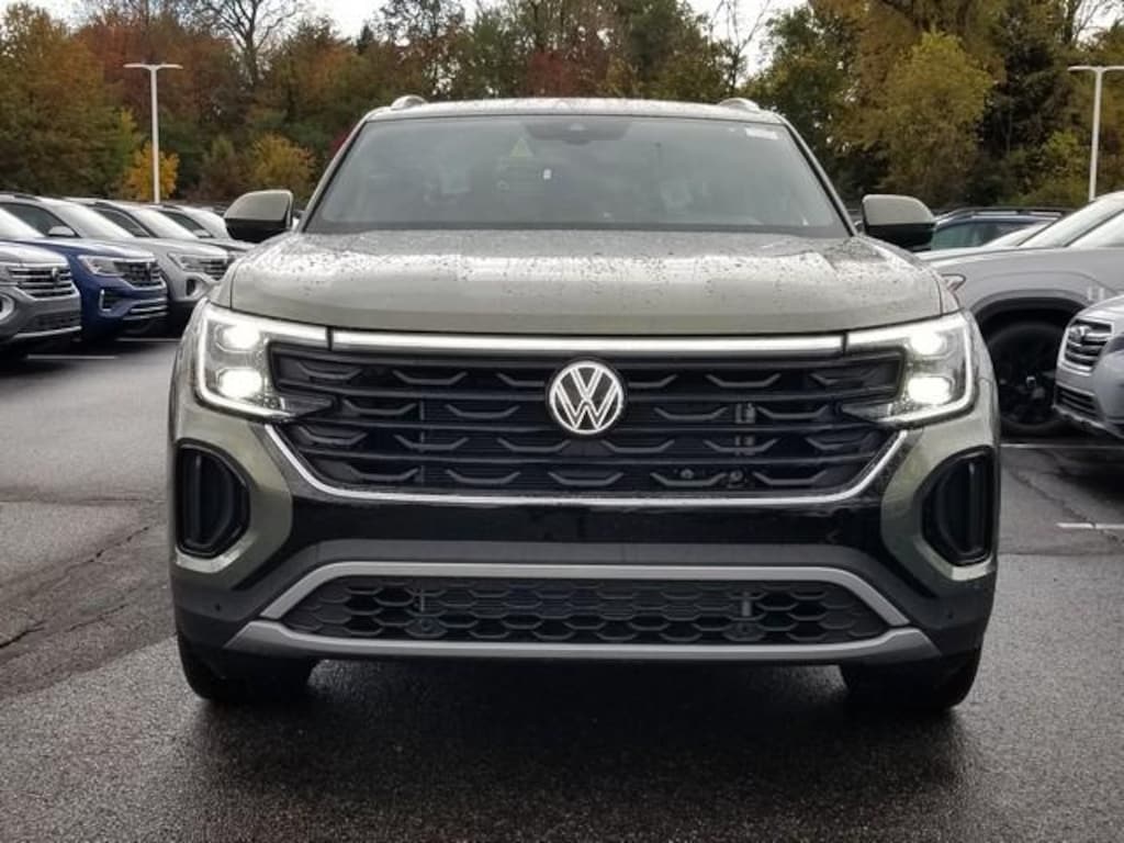 New 2026 Volkswagen Atlas Cross Sport 2.0T SE w/Technology SUV
