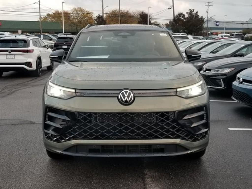New 2026 Volkswagen Tiguan 2.0T SE R-Line Black SUV
