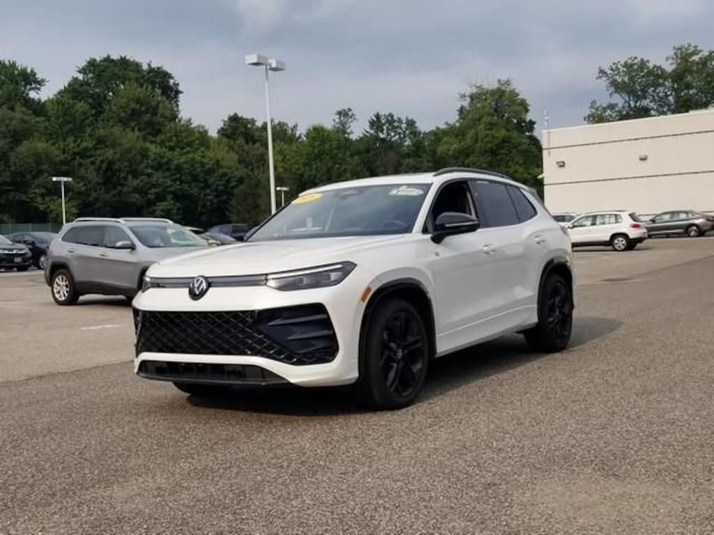 New 2026 Volkswagen Tiguan 2.0T SE R-Line Black SUV