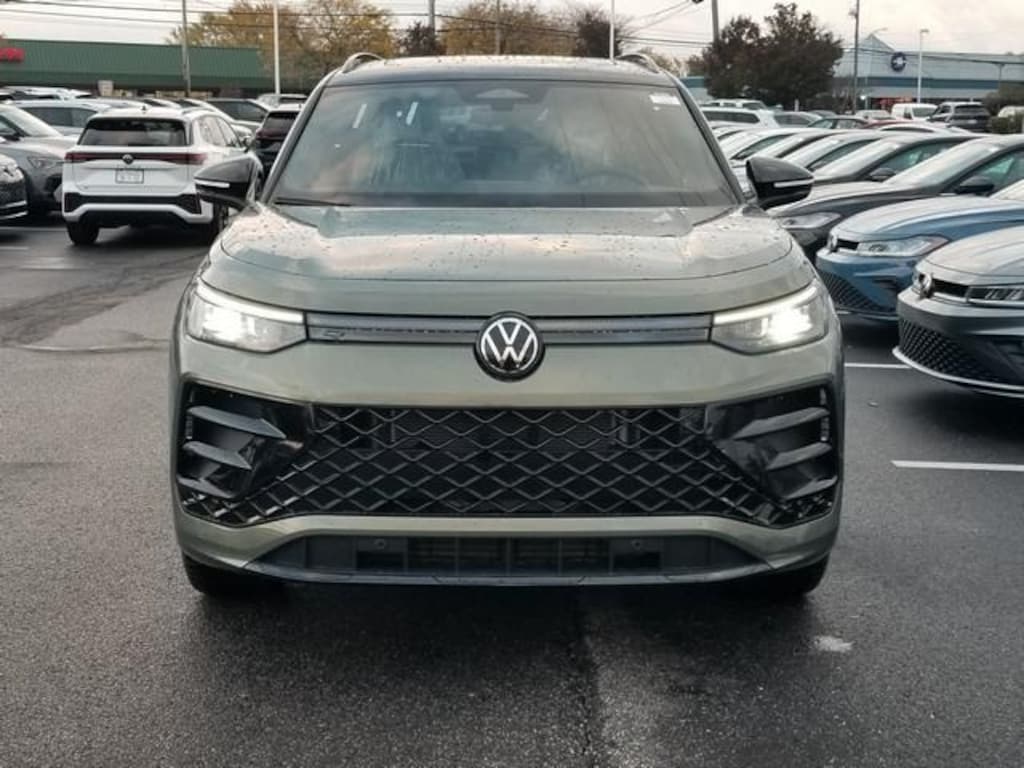 New 2026 Volkswagen Tiguan 2.0T SE R-Line Black SUV