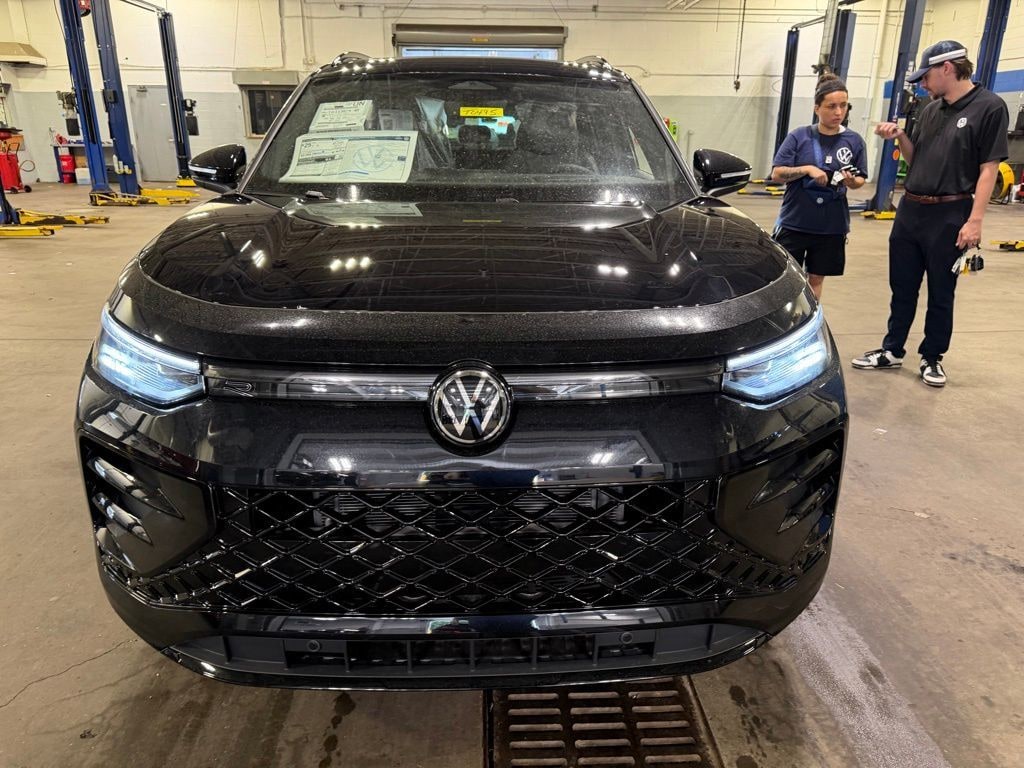 New 2026 Volkswagen Tiguan SE R-Line Black SUV