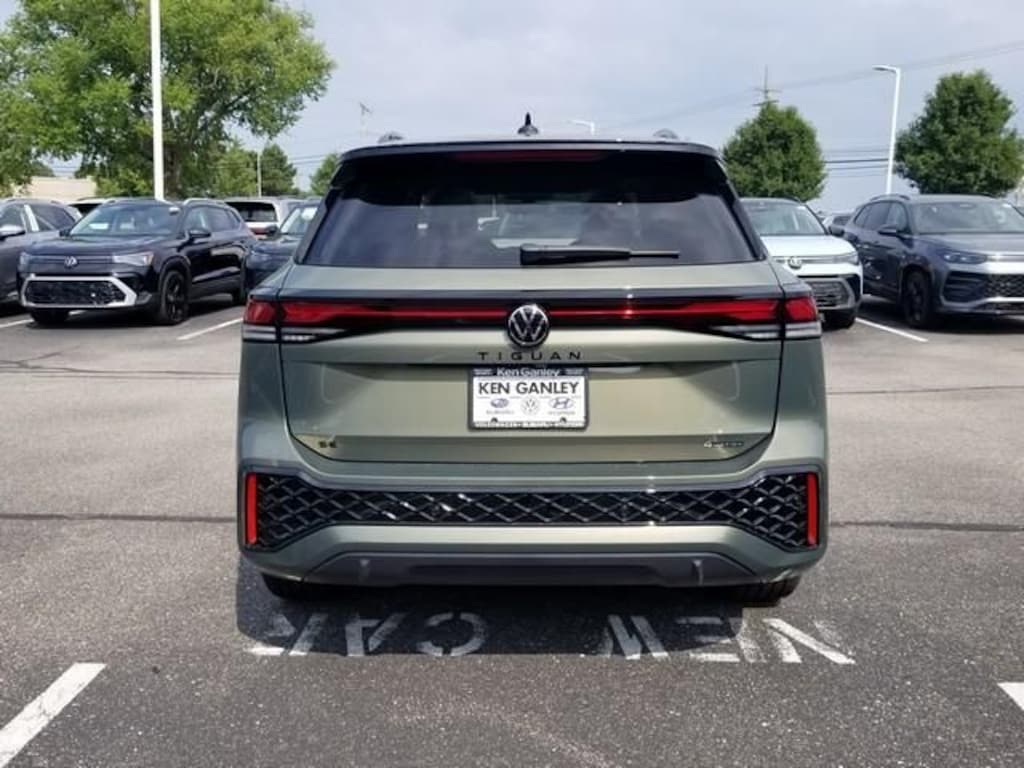 New 2026 Volkswagen Tiguan SE R-Line Black SUV