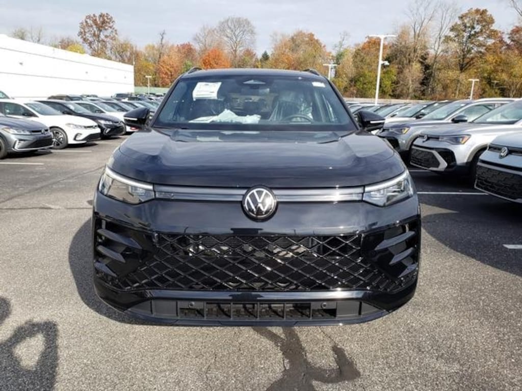New 2026 Volkswagen Tiguan 2.0T SE R-Line Black SUV