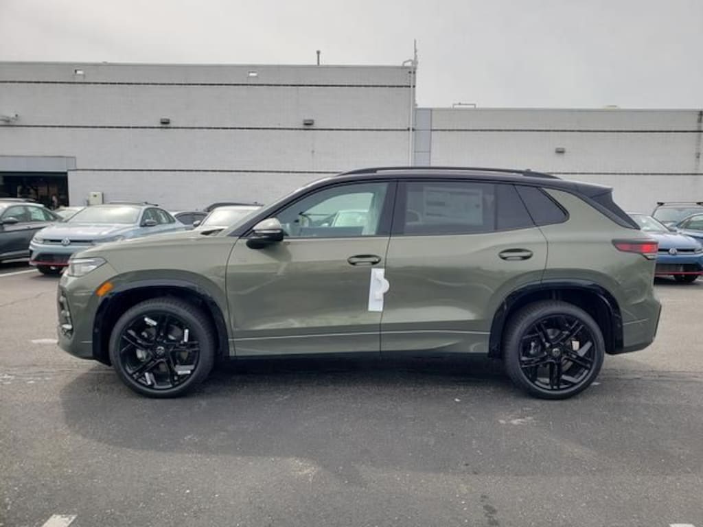 New 2026 Volkswagen Tiguan 2.0T SE R-Line Black SUV