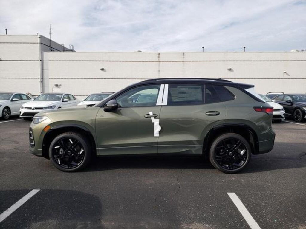 New 2026 Volkswagen Tiguan 2.0T SE R-Line Black SUV